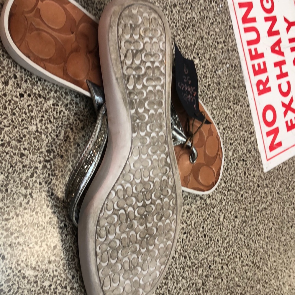 Coach Sandals. - Picture 3 of 4
